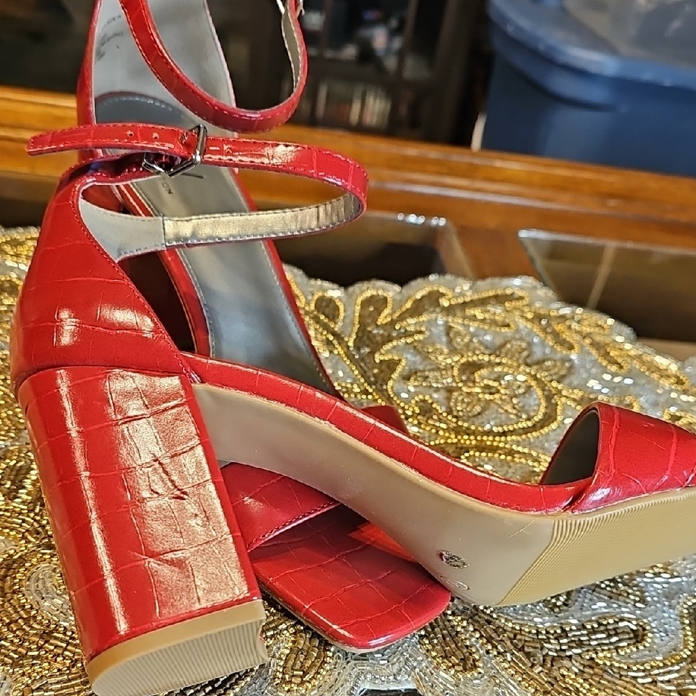 Worthington Vibrant Red Croc-Patterned Heels - Picture 4 of 9